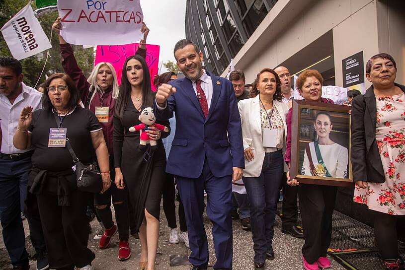 SE REGISTRA ULISES MEJÍA COMO ASPIRANTE A COORDINACIÓN DE MORENA