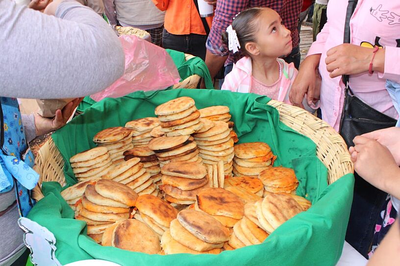 OFRECEN PAN Y MÚSICA EN TRADICIONAL FERIA DE TRANCOSO
