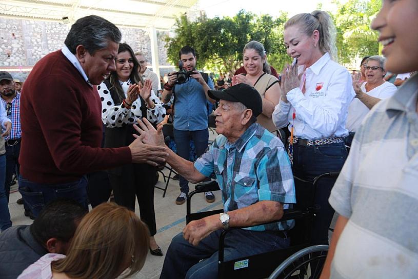 ANUNCIA DAVID MONREAL SUBSIDIOS PARA CONSTRUCCIÓN DE VIVIENDAS EN APOZOL