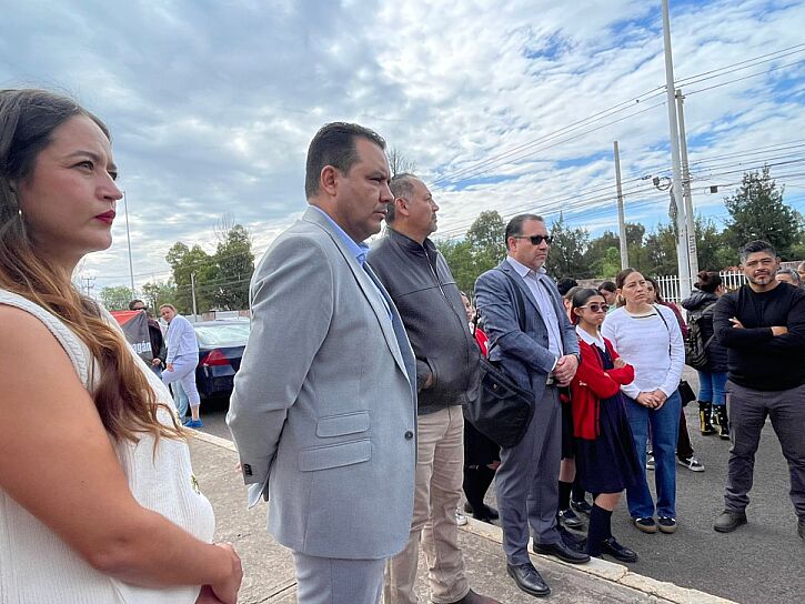 FRENAN CLASES Y EXIGEN MANTENER A MAESTROS DEL CEBAARE