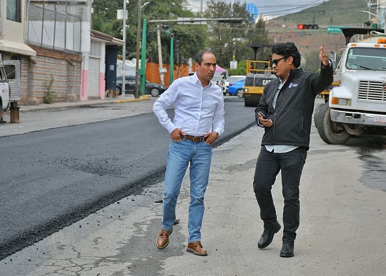 SUPERVISA PEPE SALDÍVAR REENCARPETAMIENTO DE AVENIDA DEL DERECHO