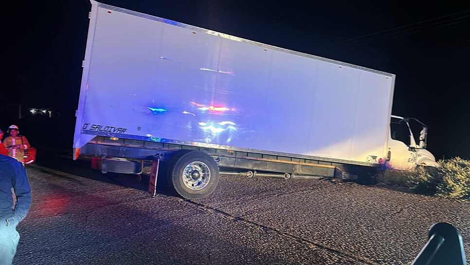 MOVILIZA FALLA MECÁNICA ACCIDENTE DE TRÁILER EN RÍO GRANDE