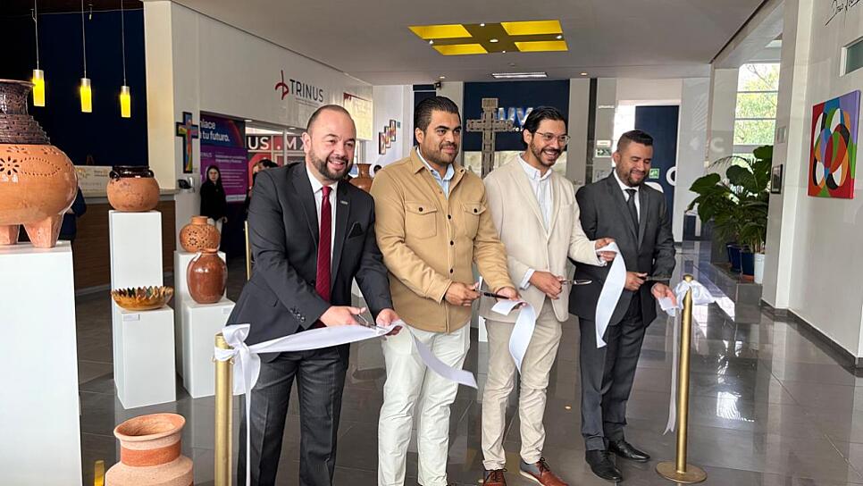 INAUGURA SECRETARÍA DE ECONOMÍA EXPOSICIÓN “TIERRA COLORADA” EN UNIVERSIDAD DE LA VERA CRUZ