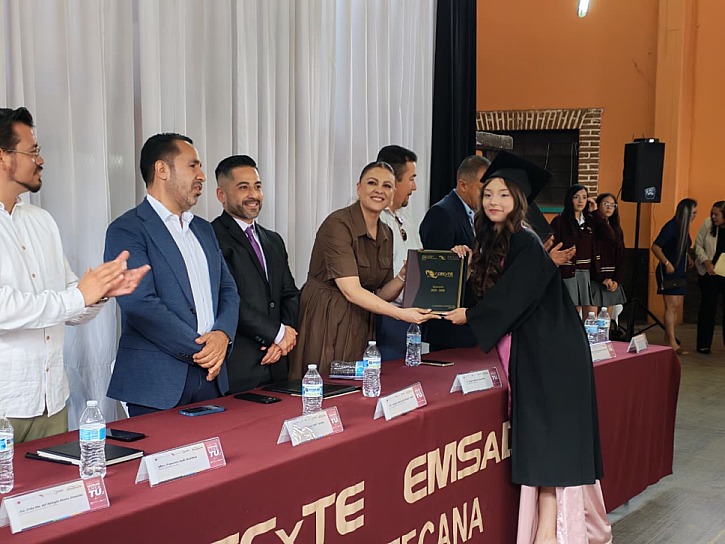 RECONOCEN A 70 EGRESADOS DEL EMSAD LA ZACATECANA 