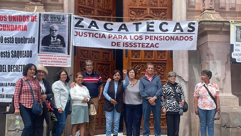 MANTIENEN JUBILADOS TOMA DEL CONGRESO POR HOTEL PARADOR