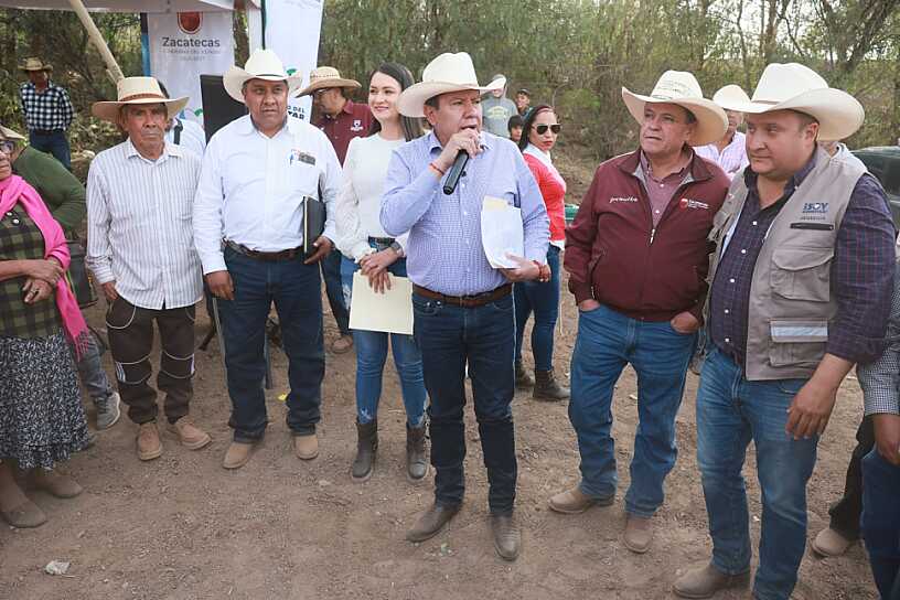 SUPERVISA GOBERNADOR DESAZOLVE EN CHICHIMEQUILLAS