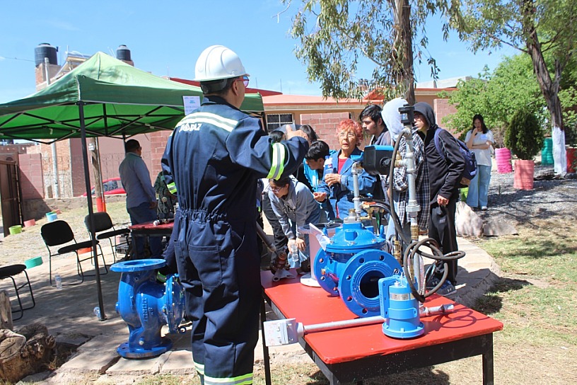 ACERCA JIAPAZ SU LABOR A LA CIUDADANÍA EN FERIA DEL AGUA