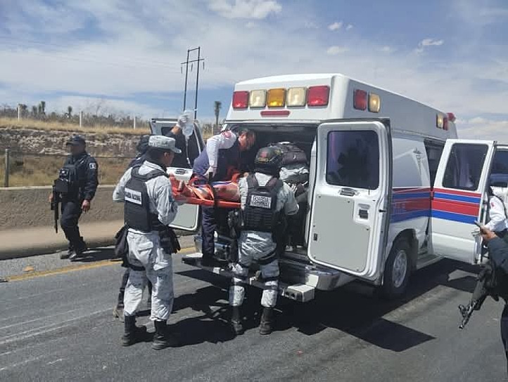 CHOCA TRÁILER, PROVOCA RAPIÑA Y DESATA TRAGEDIA VIAL