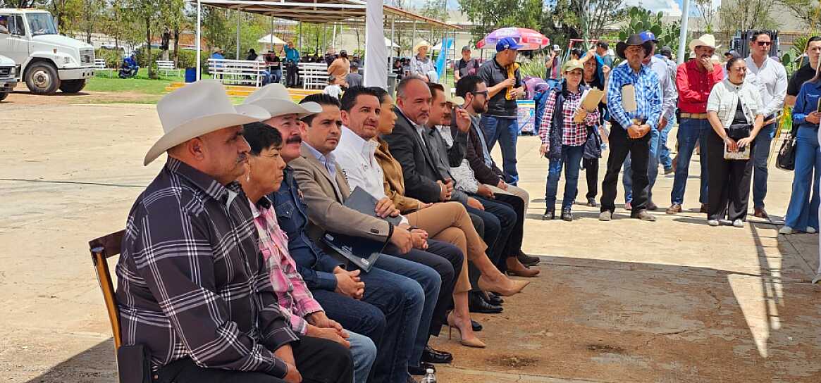 RECIBEN APOYOS MÁS DE 400 PRODUCTORES DEL CAMPO EN FRESNILLO