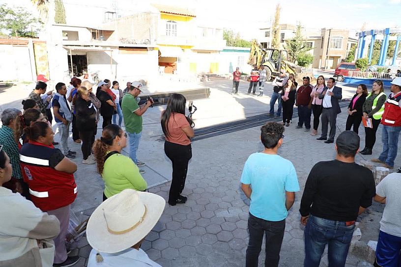 INICIA PAVIMENTACIÓN EN CALLE DE COMUNIDAD RAMÓN LÓPEZ VELARDE