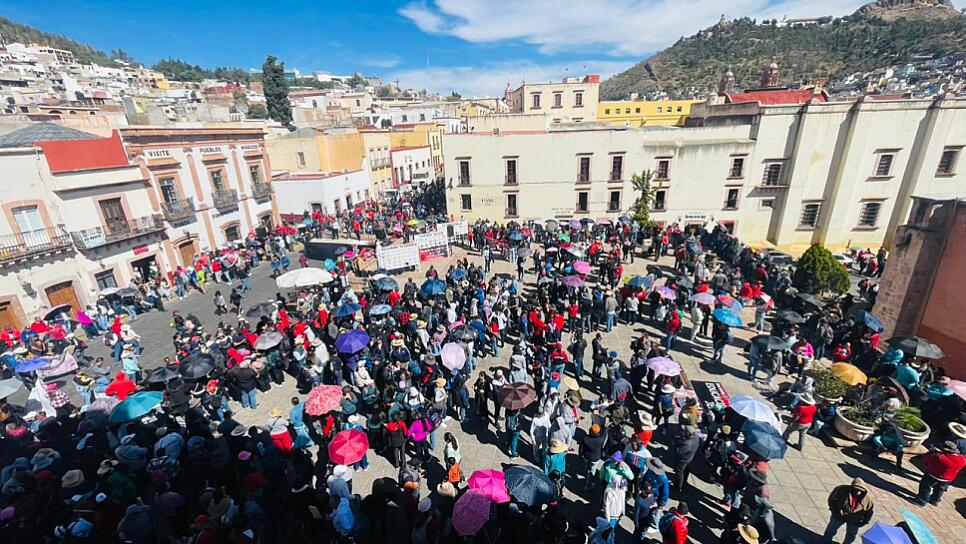 PROTESTAN 30 MIL DOCENTES EN RECHAZO A LA REFORMA DEL ISSSTE