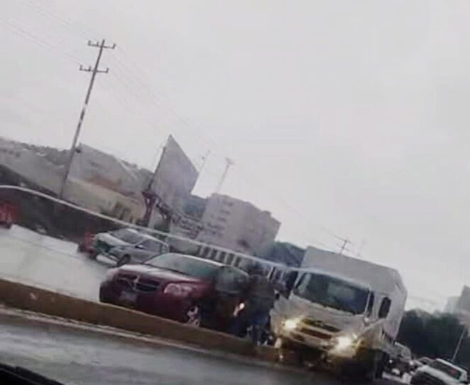 DEJAN UNA MUJER LESIONADA Y DAÑOS MATERIALES DOS ACCIDENTES VIALES 