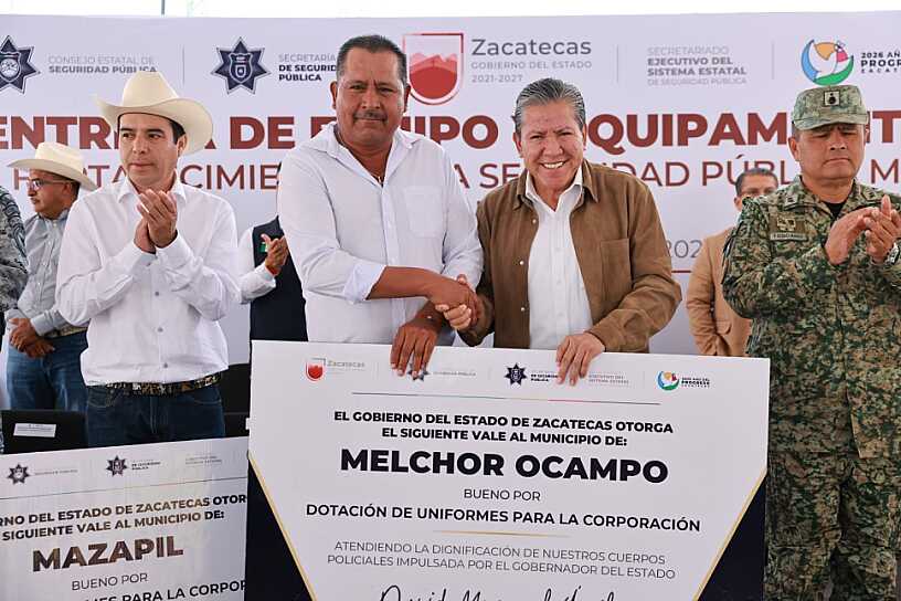 PROMUEVE DAVID MONREAL FORTALECIMIENTO POLICIAL CON EQUIPAMIENTO EN MAZAPIL