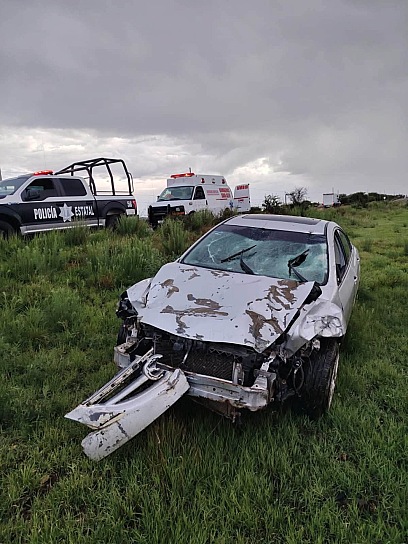 SALE JOVEN ILESO TRAS ACCIDENTE EN LA CARRETERA FEDERAL 45
