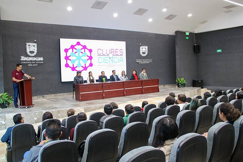 ARRANCA CLUBES DE CIENCIA DEL COZCYT CON CHARLA SOBRE AGAVES   