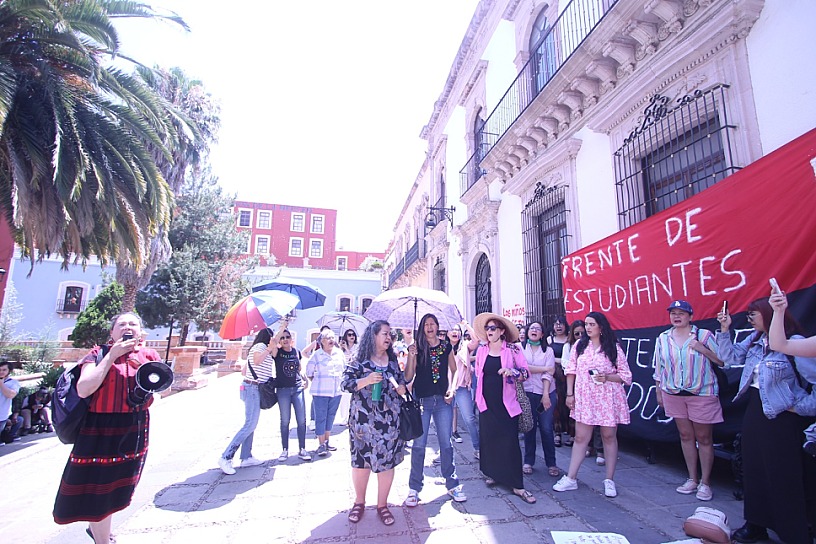 EXIGEN FEMINISTAS DESTITUCIÓN INMEDIATA DE RUBÉN IBARRA POR ABUSO SEXUAL