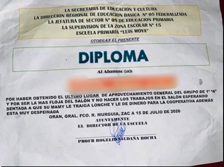 EXHIBEN DIPLOMA OFENSIVO A ESTUDIANTE Y ACLARAN CASO EN NIEVES
