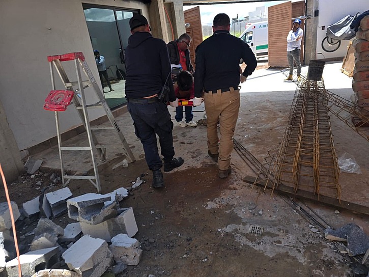 CAE ALBAÑIL DESDE UNA OBRA EN CONSTRUCCIÓN Y SUFRE AMPUTACIÓN