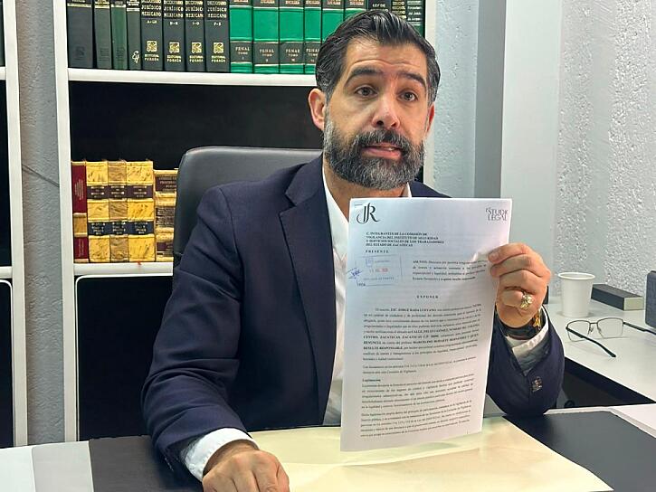 EXHIBE JORGE RADA FOTOGRAFÍAS Y ACUSA PRESUNTOS VÍNCULOS POLÍTICOS