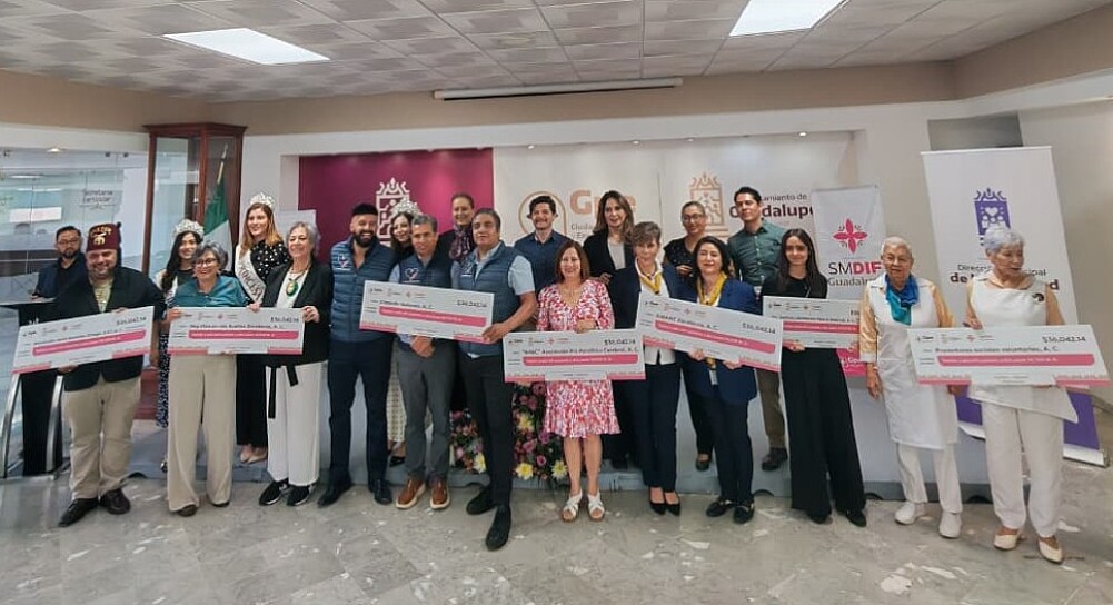ENTREGA PEPE SALDÍVAR DONATIVOS A SIETE ASOCIACIONES CIVILES