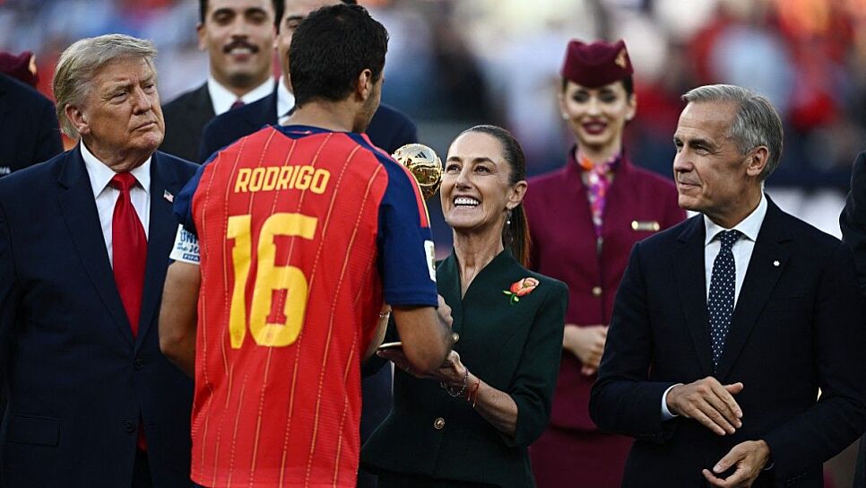 —¡Por haber ganado, les perdonamos todo!