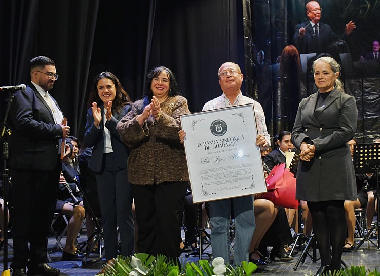 RINDE GUADALUPE HOMENAJE A ALDO LÓPEZ MÁRQUEZ POR SU TRAYECTORIA