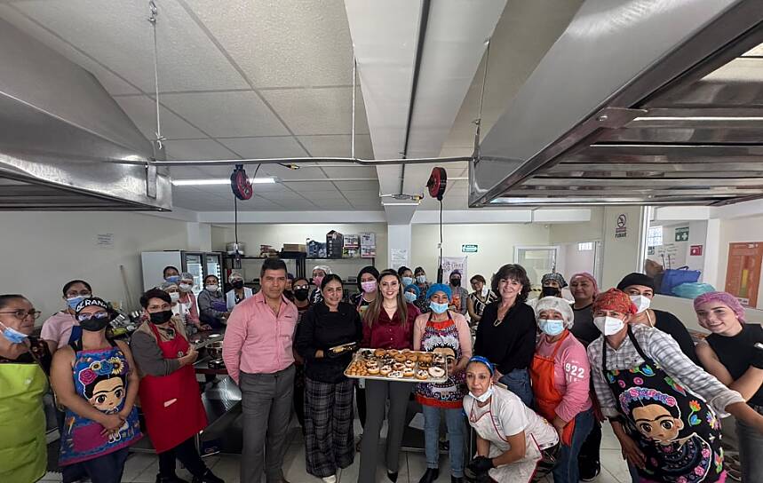 IMPARTE SECRETARÍA DE LAS MUJERES TALLER DE REPOSTERÍA PARA AUTOEMPLEO