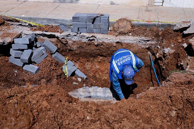DAN MANTENIMIENTO AL DRENAJE EN LA CALLE JAIME NUNÓ