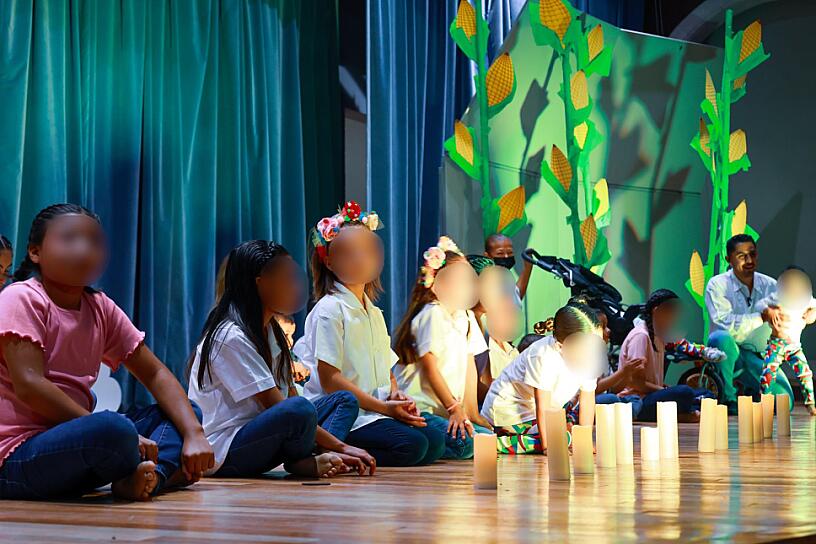 PRESENTAN NIÑOS DE CASA CUNA MUESTRA "HUELLAS DE MAÍZ”