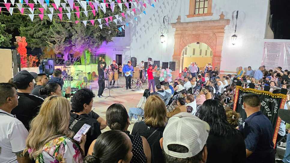 ​ ABARROTA FELIGRESÍA EL TEMPLO DE SANTA ANA EN EL MINERAL