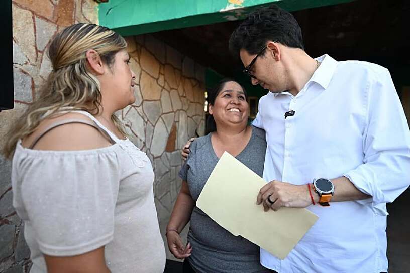 -Le va ir muy bien con su alcalde