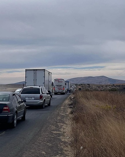 BLOQUEAN CAMPESINOS CARRETERA; PIDEN ACOPIO DE FRIJOL