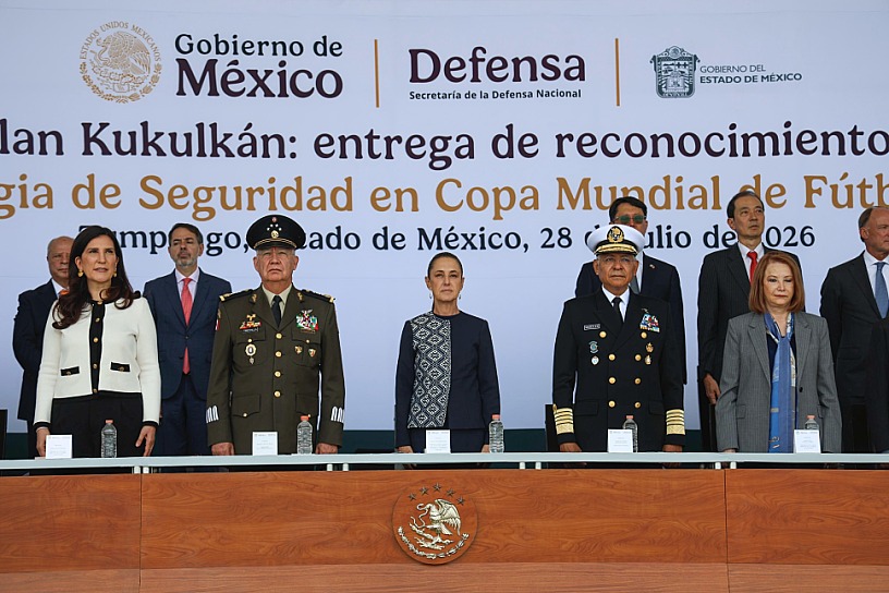 ENTREGA CLAUDIA SHEINBAUM RECONOCIMIENTOS POR OPERATIVO DEL MUNDIAL 2026