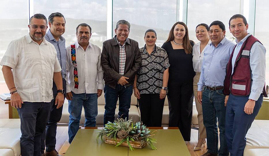 RECONOCE INEA A DAVID MONREAL POR ERRADICAR EL ANALFABETISMO