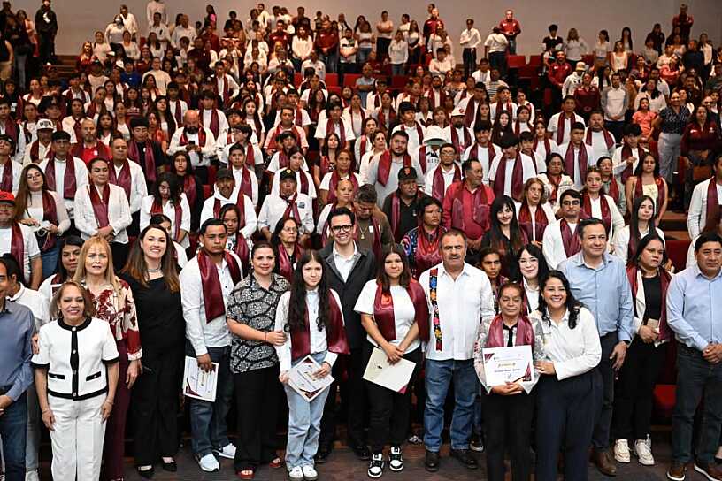 SE GRADÚAN 150 PERSONAS BAJO EL INEA