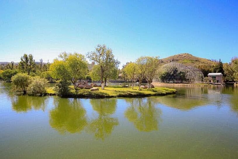 RESCATAN A MUJER QUE NADÓ EN EL LAGO DE LA ENCANTADA