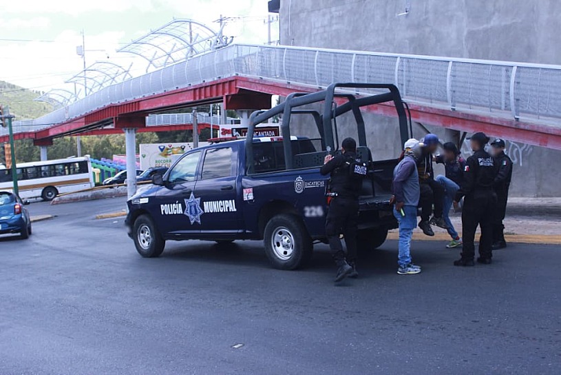 RETIRA POLICÍA MUNICIPAL A OCHO LIMPIAPARABRISAS TRAS REPORTES CIUDADANOS