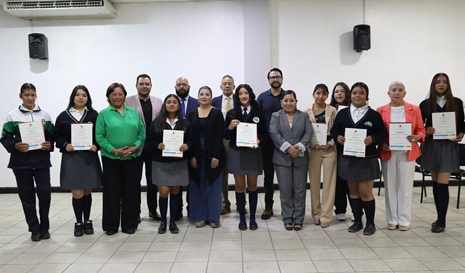 PREMIAN A GANADORES DE CONCURSO DE DIBUJO AMBIENTAL