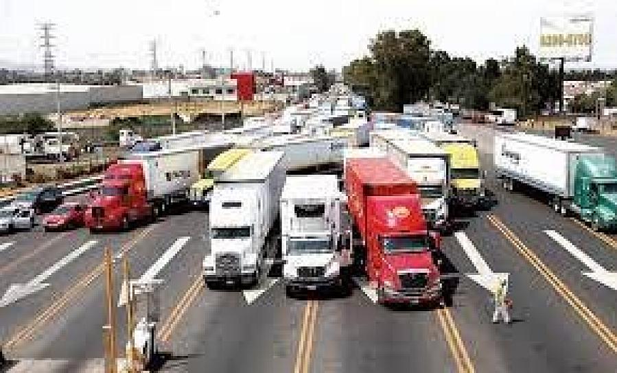 ANUNCIAN TRANSPORTISTA PARO NACIONAL POR INSEGURIDAD EN CARRETERAS 