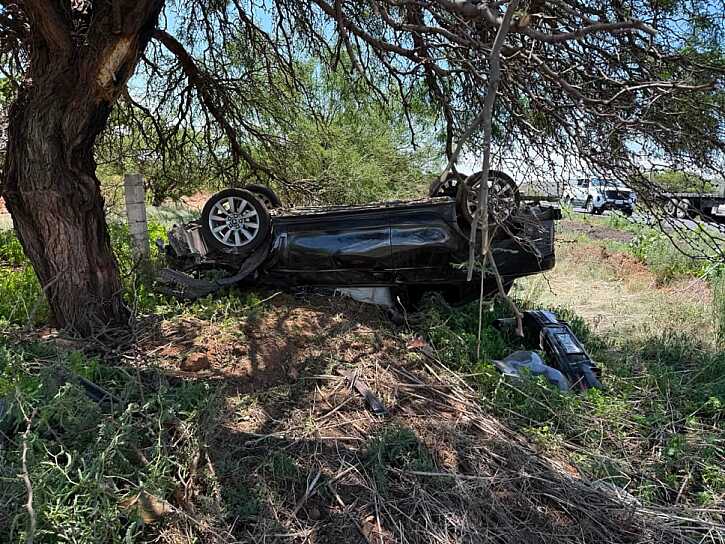 DEJA VOLCADURA LESIONADA EN CARRETERA DE SAÍN ALTO