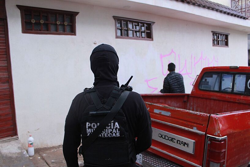 ELIMINAN GRAFITIS HECHOS POR INFRACTORES EN LA CAPITAL