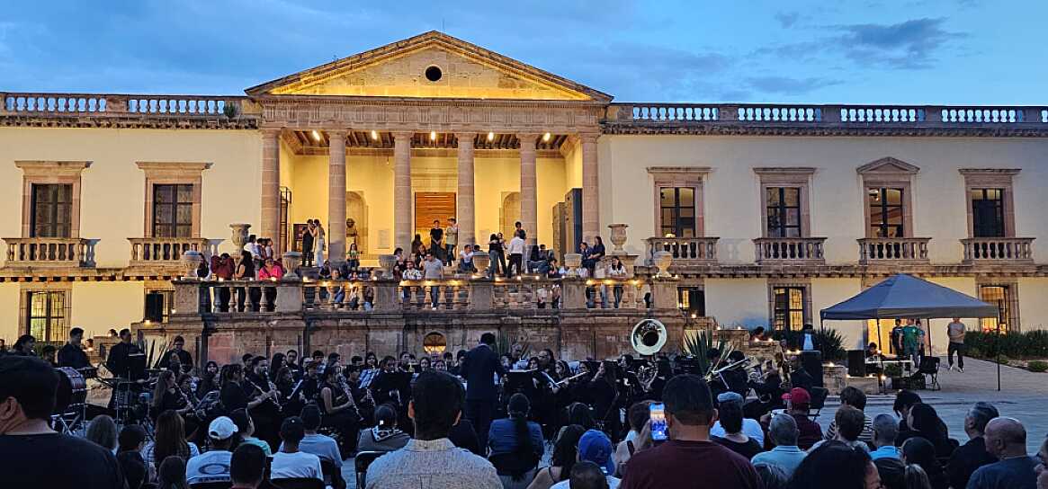 REALIZAN NOCHES BLANCAS EN EL MINERAL