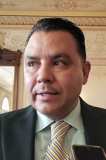 ARMANDO RECIBE LA ESTAFETA EDUCATIVA