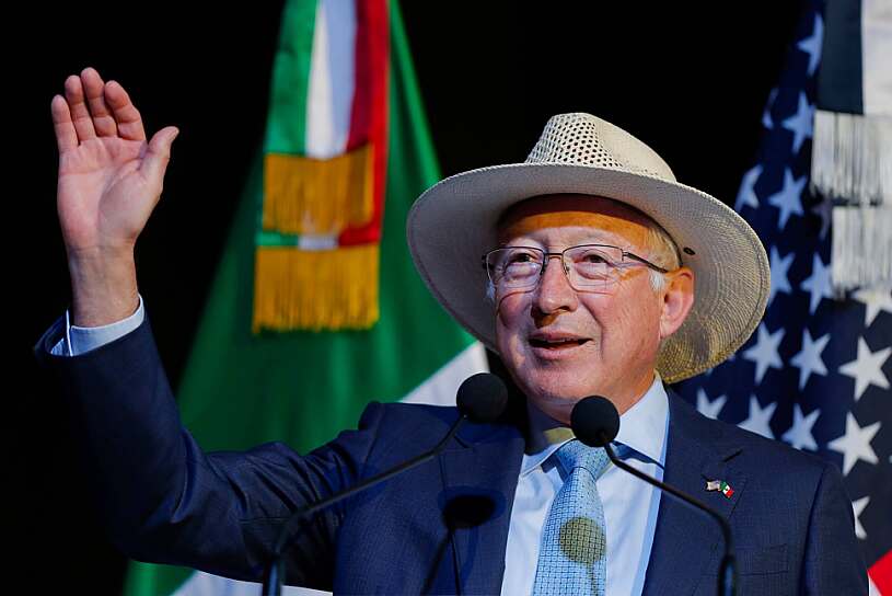 CUANDO HABLA EL EXEMBAJADOR