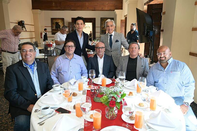 -¡Al toro que es una mona!