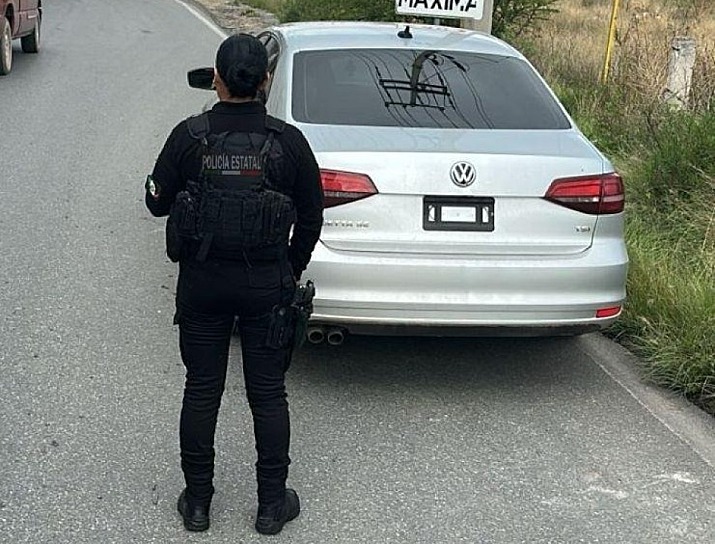 LOCALIZAN JETTA ROBADO EN BULEVAR DE ZACATECAS
