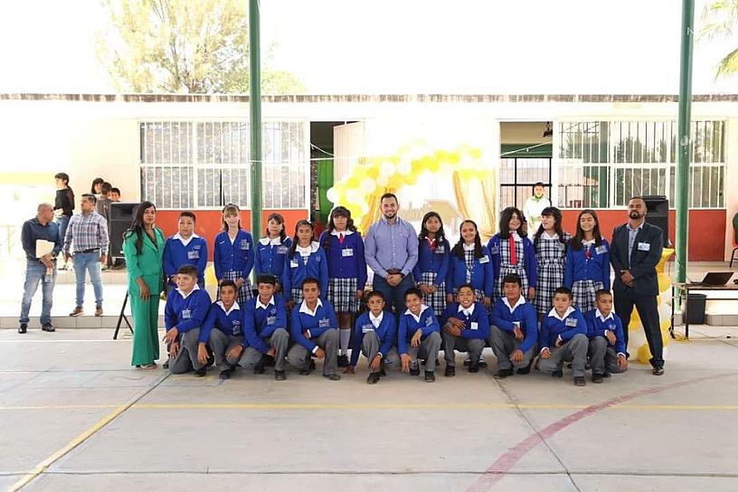 APADRINA ALCALDE DE JUAN ALDAMA GRADUACIONES DE PRIMARIA Y PREESCOLAR&nbsp;