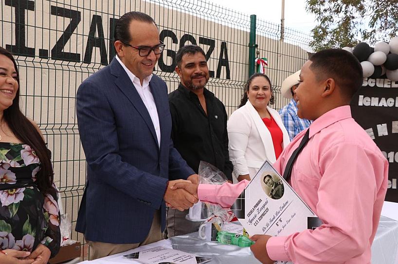 APADRINA ALCALDE SE SOMBRERETE A JÓVENES EGRESADOS DE LA ESCUELA IGNACIO ZARAGOZA