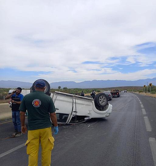 APARATOSA VOLCADURA EN CARRETERA A SALTILLO DEJA SEIS LESIONADOS 