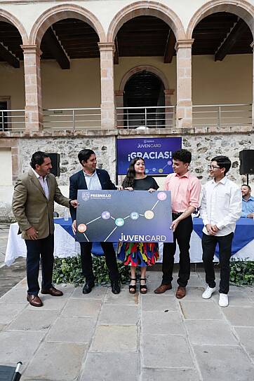 ENTREGA INSTITUTO MUNICIPAL DE LA JUVENTUD MIL JUVENCARD EN FRESNILLO
